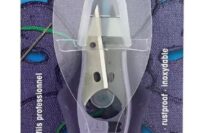 Fadenschere ‘Professional’ mit Soft-Griff und Schutzkappe Prym